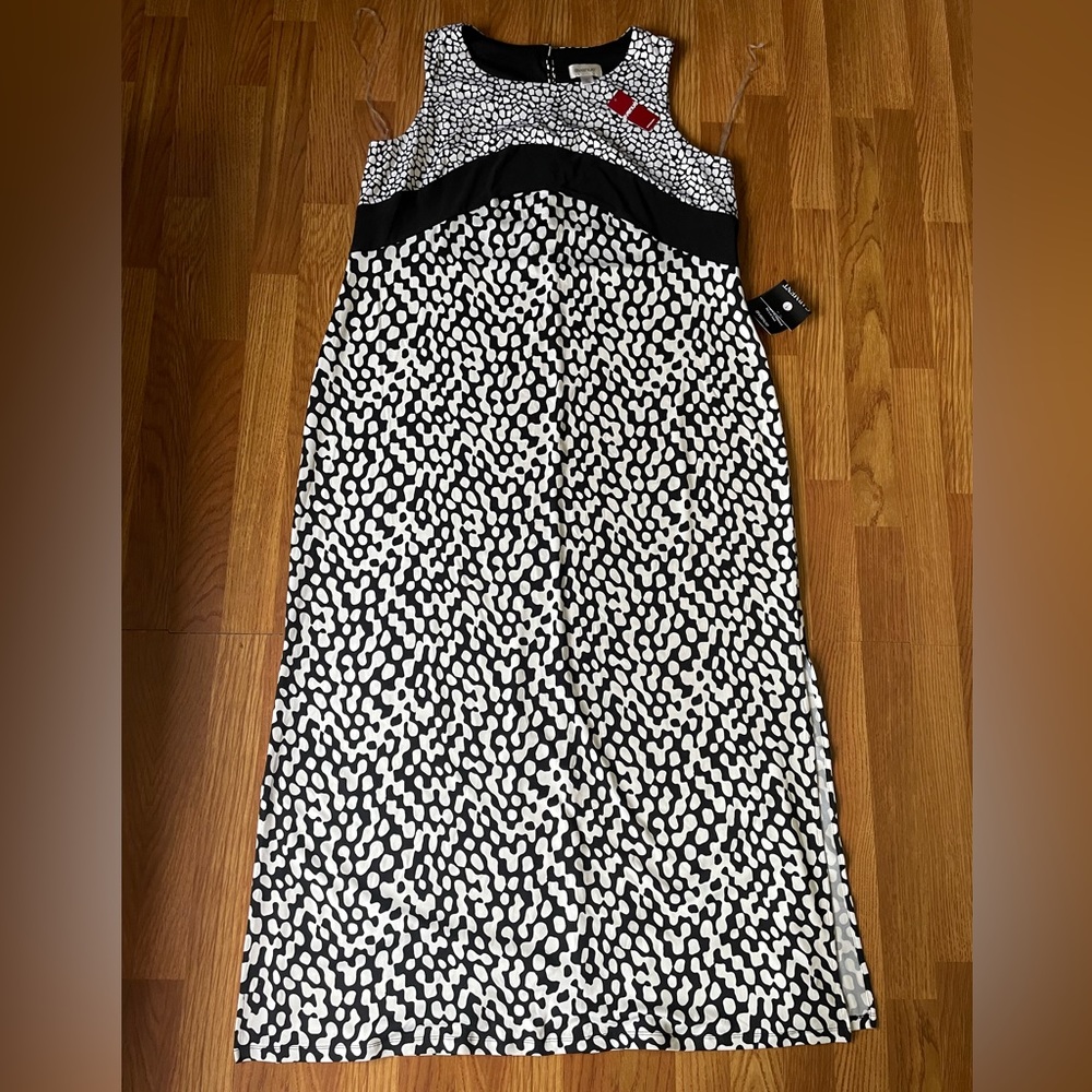 Women’s Avenue Black/White Sleeveless Maxi Dress Size 18/20! NWT! Gorgeous!